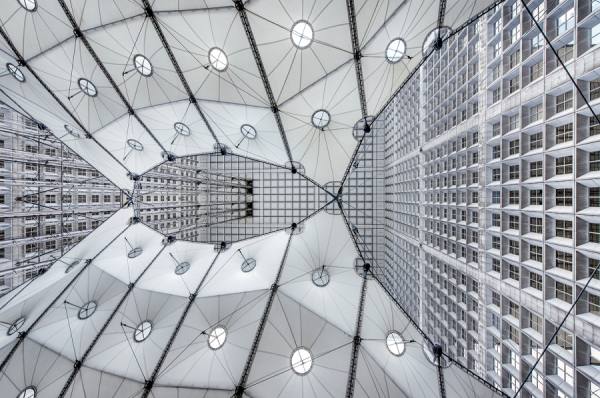 Photograph Rene Spalek Grand Arche Paris on One Eyeland